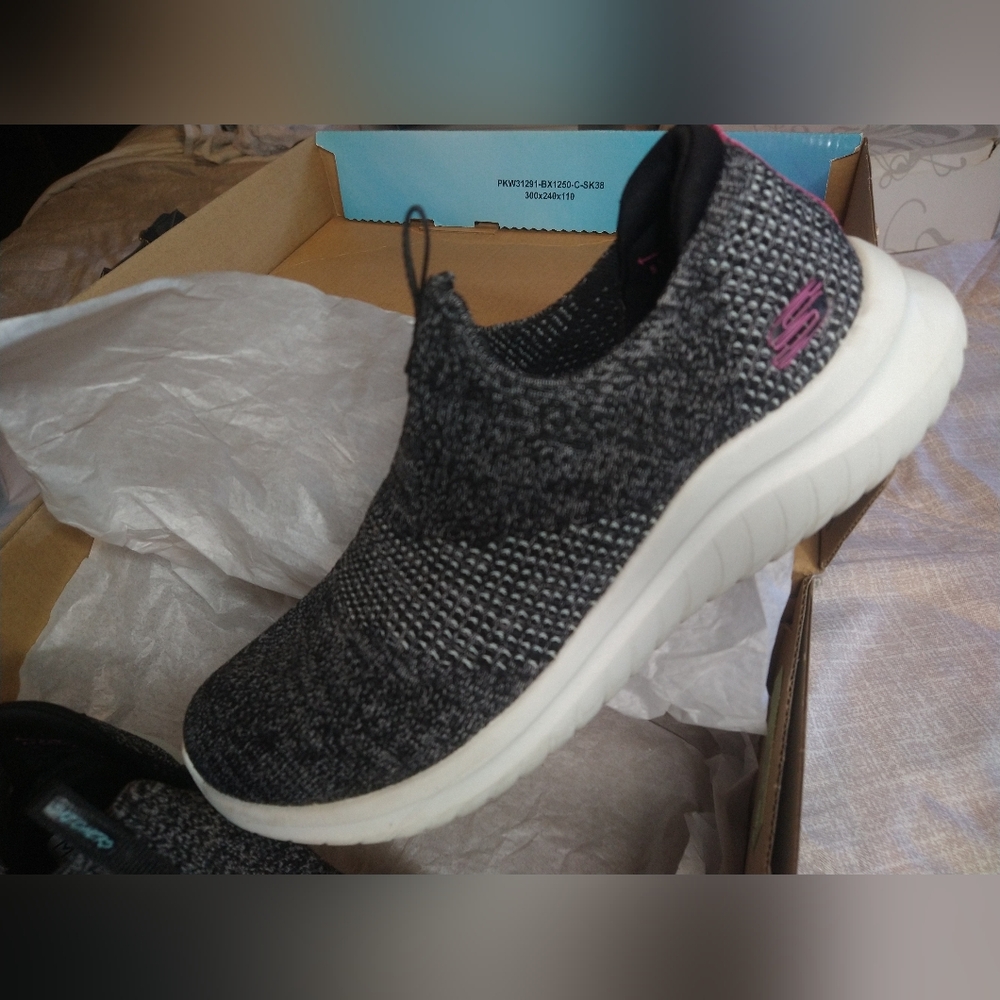 SIZE 7.5: Sketchers Memory Foam: Super Light Weight Fabric Sneaker COMFYYYYY - Picture 4 of 7